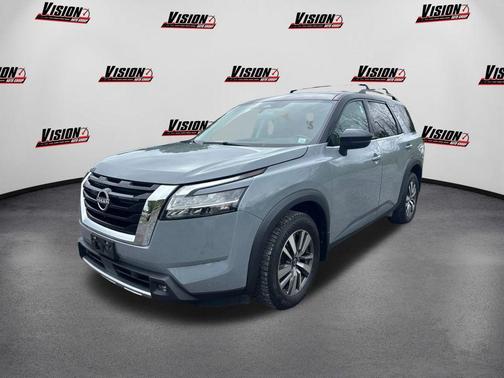 2022 Nissan Pathfinder SL
