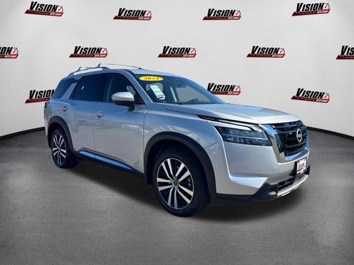 Brilliant Silver Metallic 2024 Nissan Pathfinder Platinum