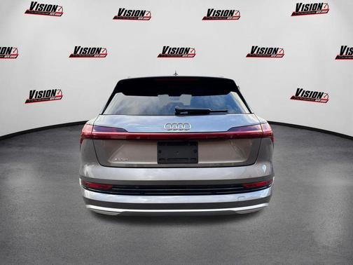 2019 Audi e-tron Prestige