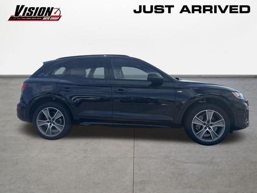 Mythos Black Metallic 2025 Audi Q5 45 S line quattro Premium
