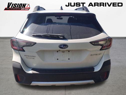 Crystal White Pearl 2022 Subaru Outback Limited