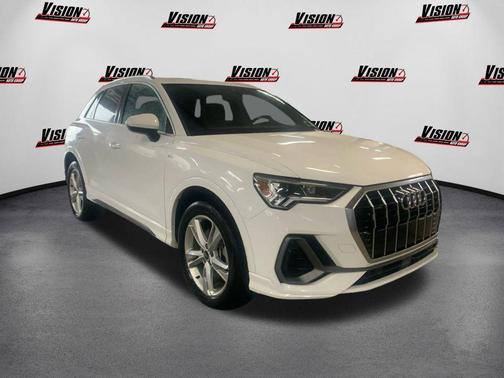 2023 Audi Q3 45 S line Premium