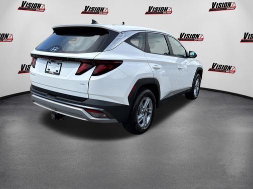 White Pearl 2026 Hyundai TUCSON SE