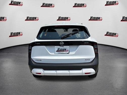 2025 Nissan Kicks S