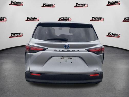 2021 Toyota Sienna LE