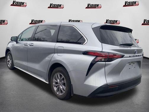 2021 Toyota Sienna LE