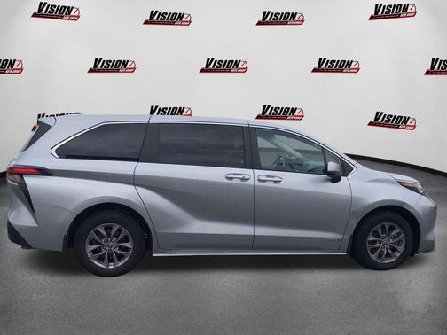 2021 Toyota Sienna LE