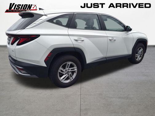 White Pearl 2026 Hyundai TUCSON SE
