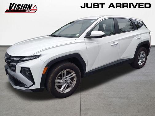 White Pearl 2026 Hyundai TUCSON SE