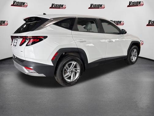 White Pearl 2026 Hyundai TUCSON SE
