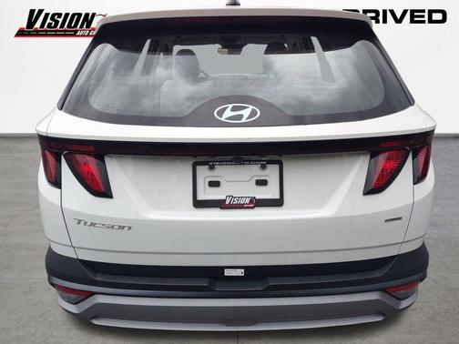 White Pearl 2026 Hyundai TUCSON SE