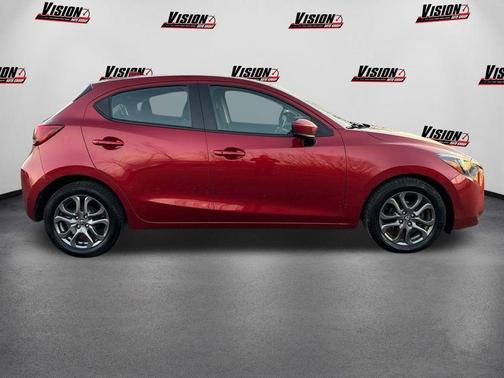 2020 Toyota Yaris Sedan LE