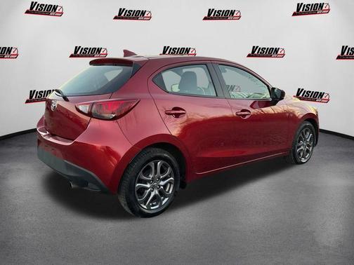 2020 Toyota Yaris Sedan LE