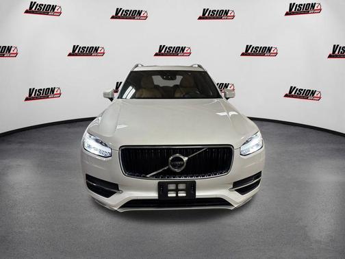 2017 Volvo XC90 T6 Momentum