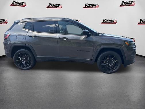 Granite Crystal Clearcoat Metallic 2022 Jeep Compass Altitude