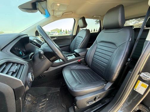 2020 Ford Edge SE