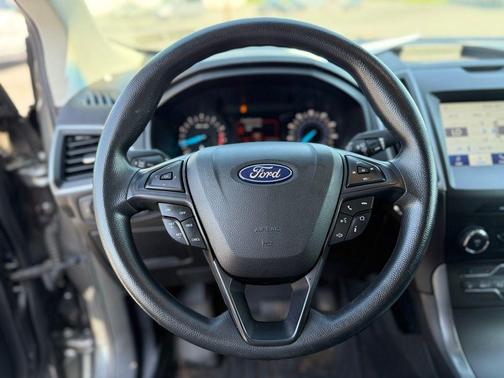 2020 Ford Edge SE