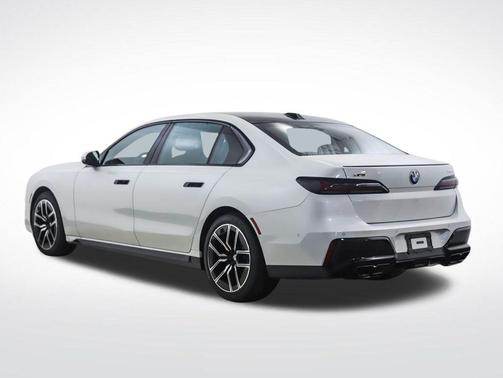 Mineral White Metallic 2025 BMW 760 xDrive
