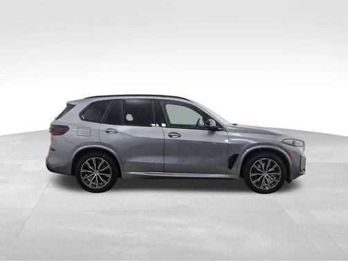 2025 BMW X5 M60i