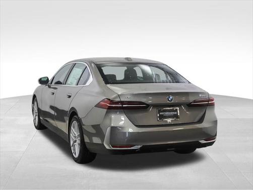 2025 BMW 530 i xDrive