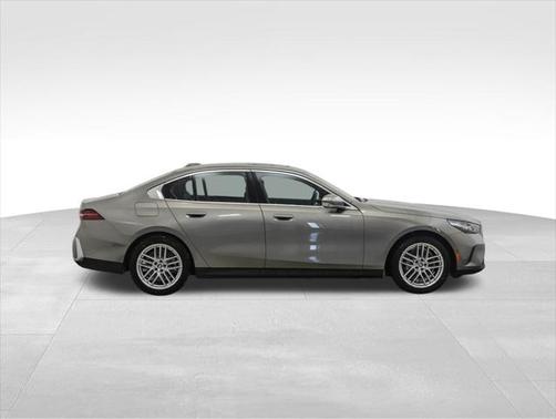 2025 BMW 530 i xDrive