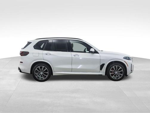 Mineral White Metallic 2026 BMW X5 xDrive40i