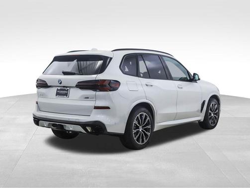 Mineral White Metallic 2026 BMW X5 xDrive40i