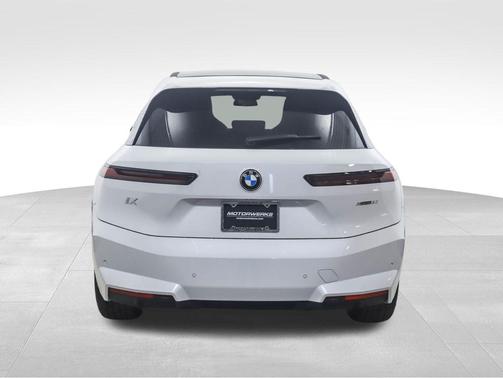 2026 BMW iX xDrive60