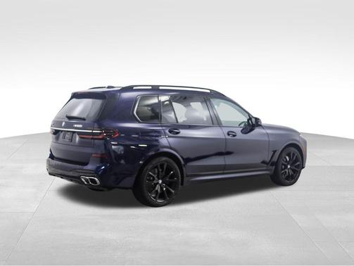 2025 BMW X7 M60i