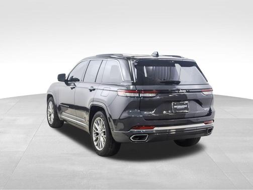 2022 Jeep Grand Cherokee Summit