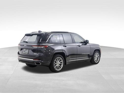 2022 Jeep Grand Cherokee Summit