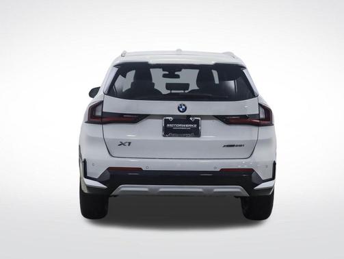 Alpine White 2025 BMW X1 xDrive28i