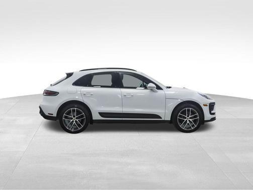2022 Porsche Macan Base