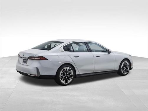 2025 BMW 530 i xDrive