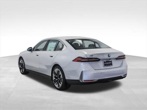 2025 BMW 530 i xDrive