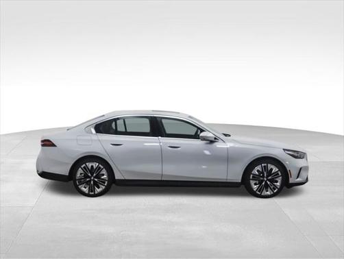 2025 BMW 530 i xDrive