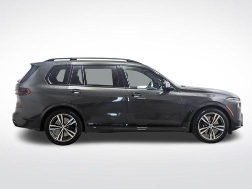 Dravit Grey Metallic 2027 BMW X7 M60i
