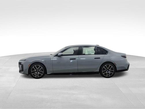 2026 BMW 750e i xDrive