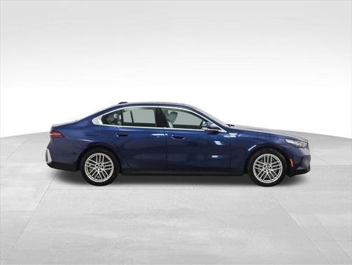 2025 BMW 530 i xDrive