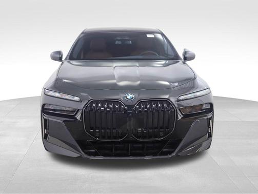 2026 BMW 750e i xDrive