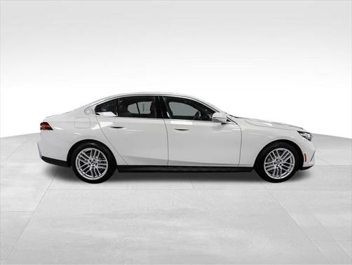 2025 BMW 530 i xDrive