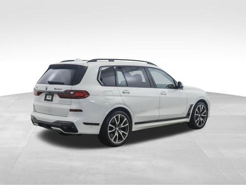 2021 BMW X7 M50i
