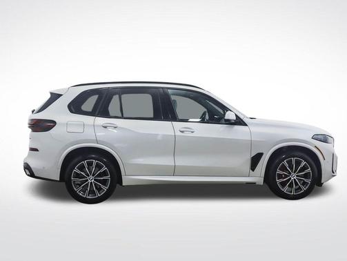 Mineral White Metallic 2026 BMW X5 xDrive40i