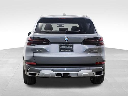 Skyscraper Grey Metallic 2026 BMW X5 xDrive40i