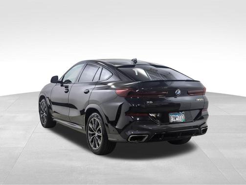 2021 BMW X6 M50i