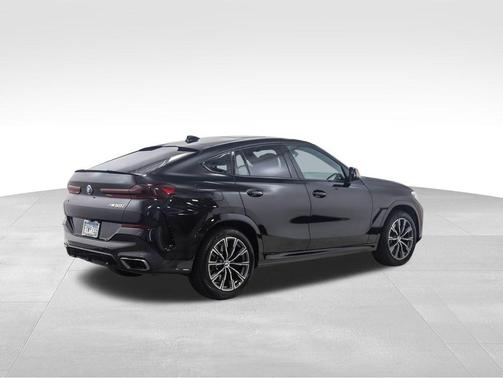 2021 BMW X6 M50i