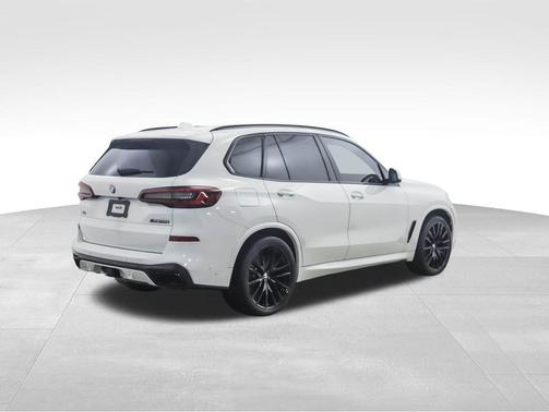 2022 BMW X5 M50i