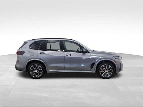 2025 BMW X5 M60i