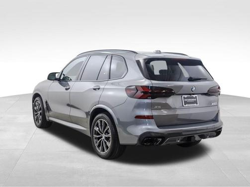 2025 BMW X5 M60i