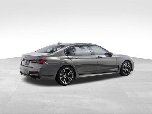 2022 BMW 740 i xDrive